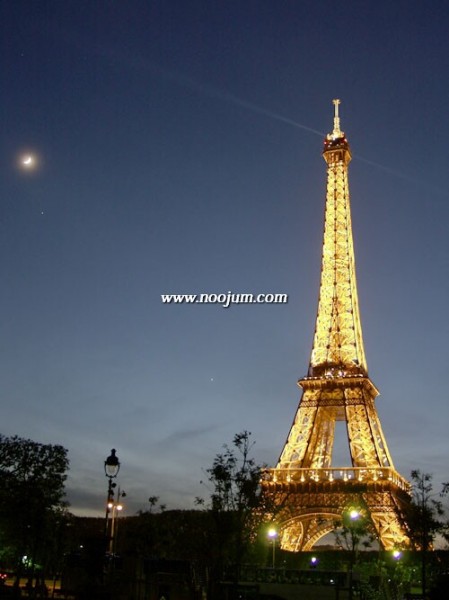 Eiffeltower1_lagault.jpg