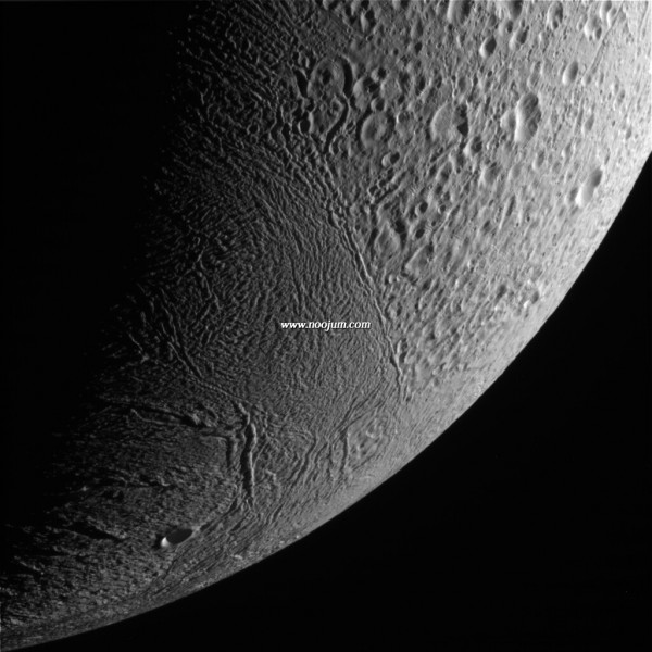 enceladus5_cassini_big.jpg