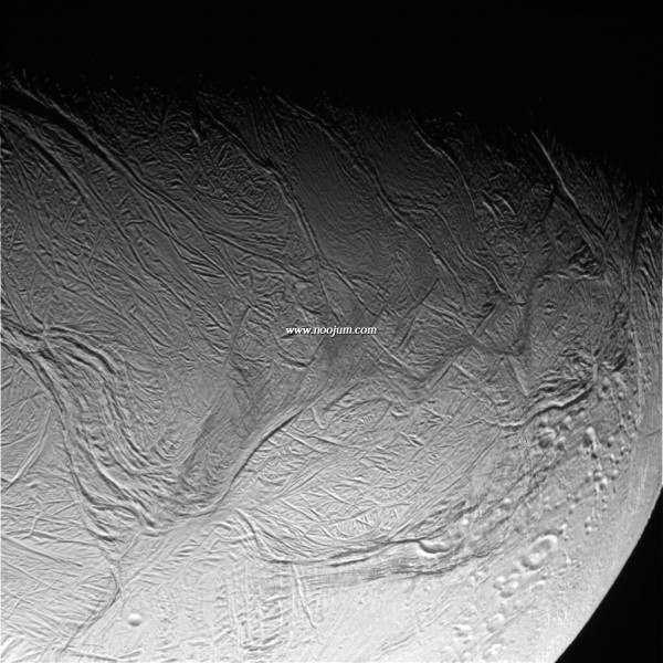 enceladus9_cassini_big.jpg