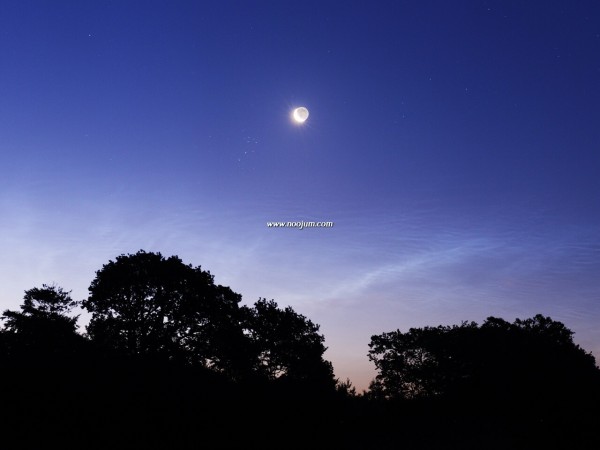 MoonPleiadesNlc_laveder.jpg