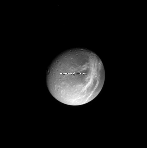 dione_cassini_big.jpg