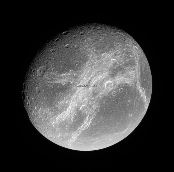 dione_cassini_big2.jpg