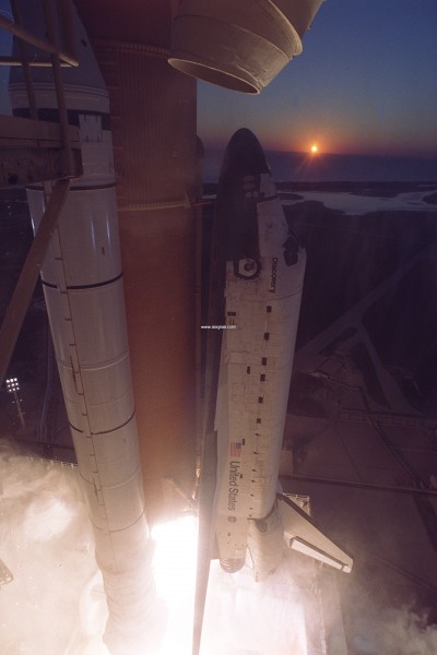 discovery_sts102_big.jpg