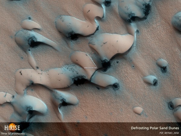 dunes2_hirise_big.jpg