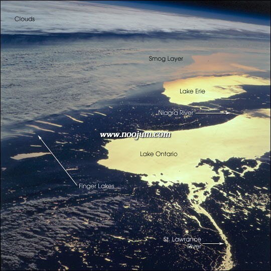 earthsmog_sts092_big.jpg