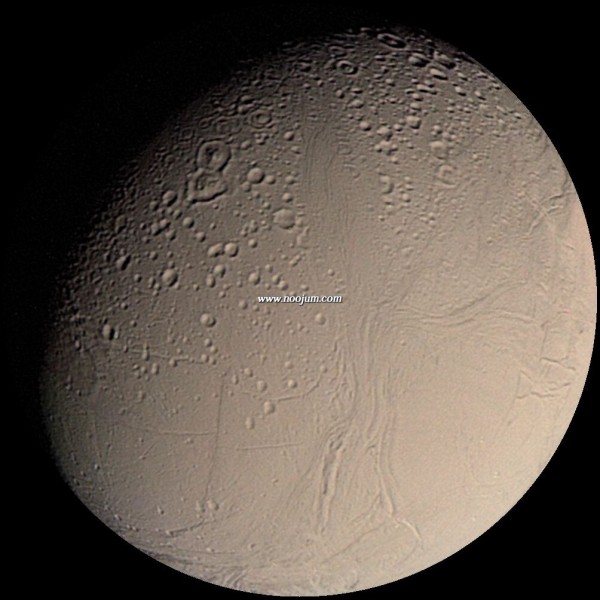 enceladus_voyager2_big.jpg
