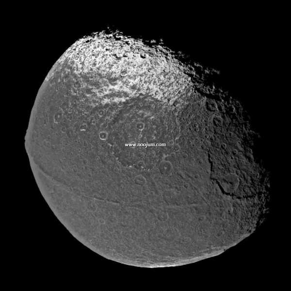 iapetus_cassini_big.jpg