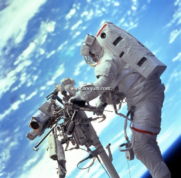 manmachine_sts103_big.jpg