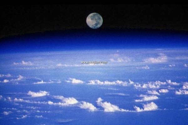 moonset_sts35_big.jpg