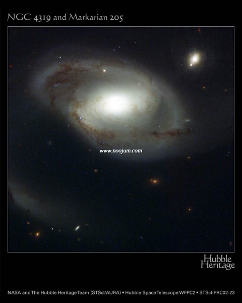 ngc4319_hst_big.jpg