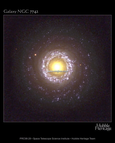 ngc7742_hst_big.jpg