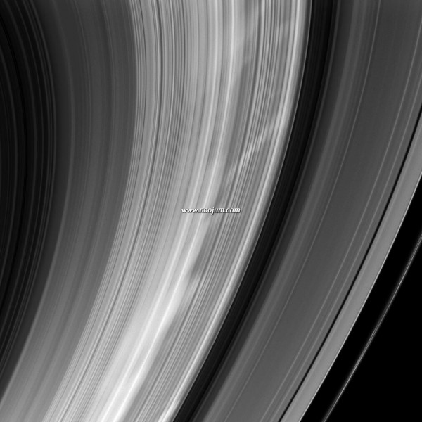 spokes2_cassini_big.jpg
